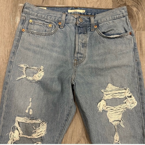 LEVI’S Wedgie Tapered Leg Distressed Jeans Size 30 - Picture 3 of 8